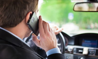 שימוש בטלפון נייד בשעת עצירה