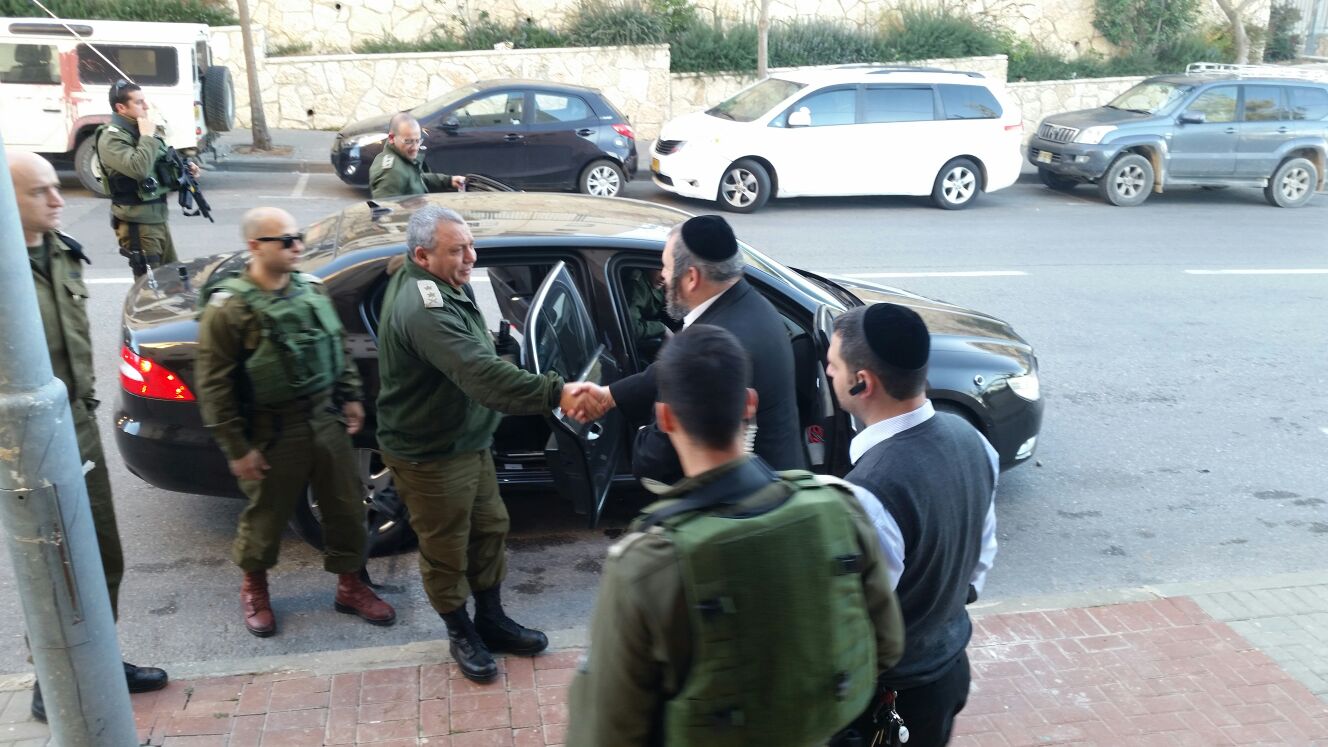 הרמטכ"ל וראש העיר, הבוקר