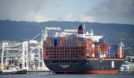 איראן לכדה סירות ועשרה חיילים אמריקנים שחדרו לשטחה ודורשת התנצלות