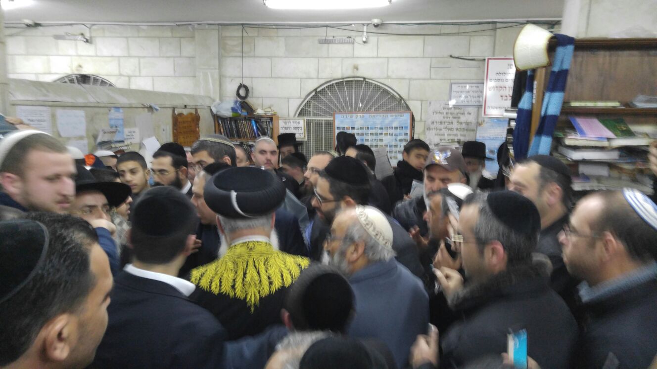 הראשל"צ הגר"ש עמאר בקבר הבאבא סאלי