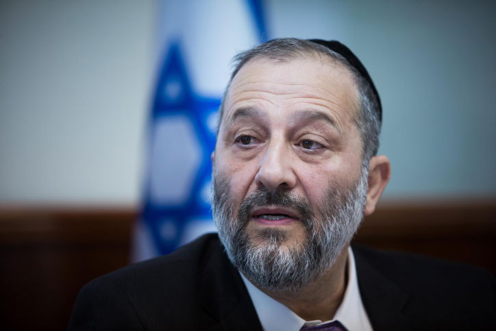 דרעי יוזם: שר פנים יוכל לשלול אזרחות מטרוריסטים גם בחו"ל