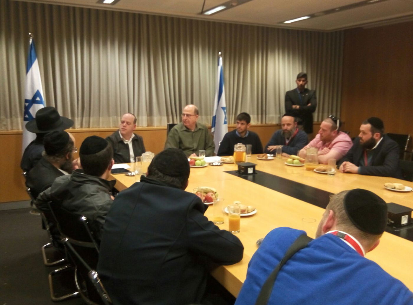 יעלון נפגש עם הפעילים החרדים, הערב