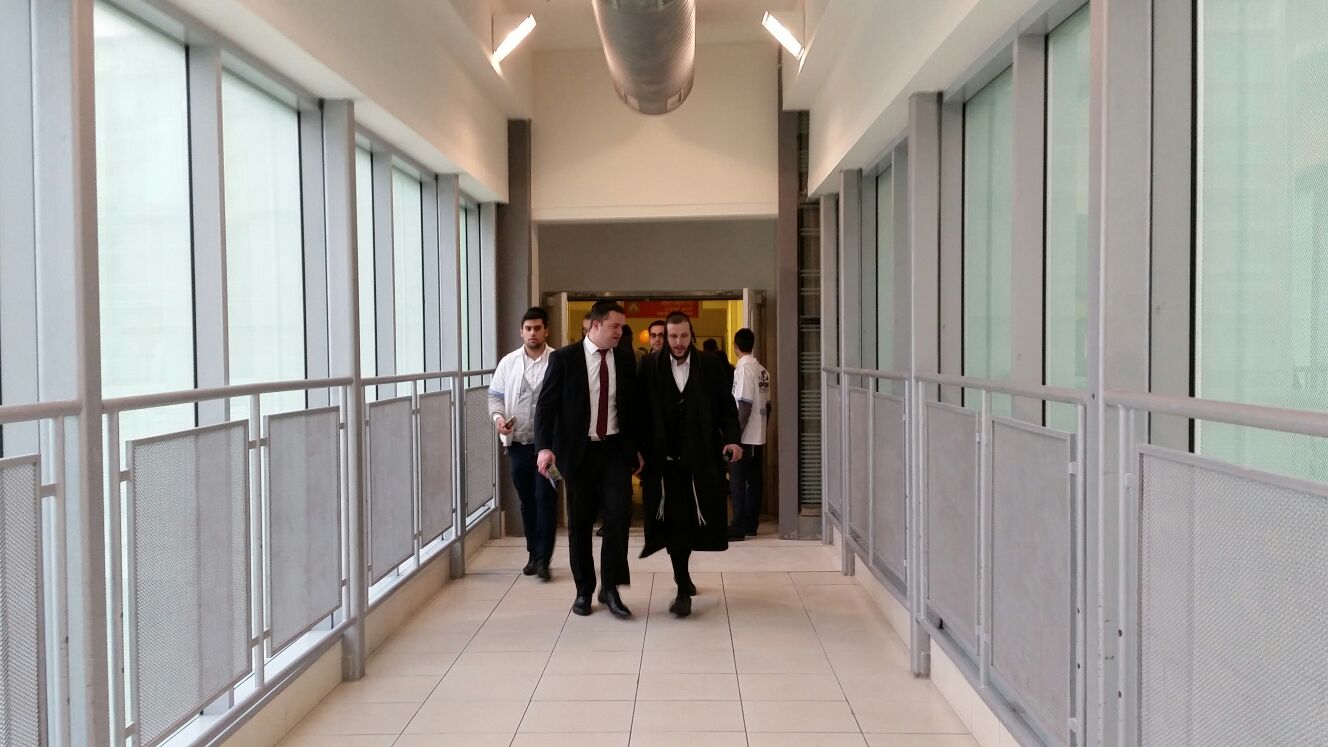 צפו: מידד טסה וצביקה כהן שרו לילדים חולים