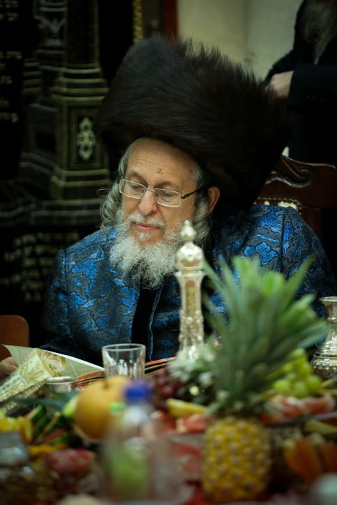 הטישים של האדמו"רים לרגל ט"ו בשבט. צפו