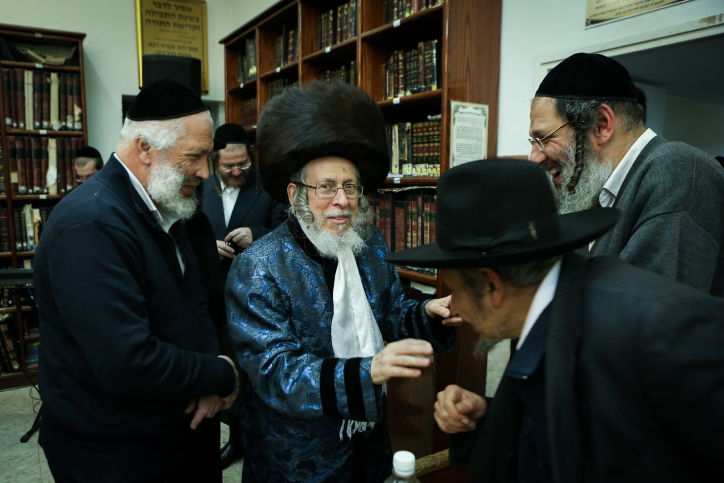 הטישים של האדמו"רים לרגל ט"ו בשבט. צפו