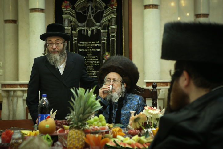 הטישים של האדמו"רים לרגל ט"ו בשבט. צפו