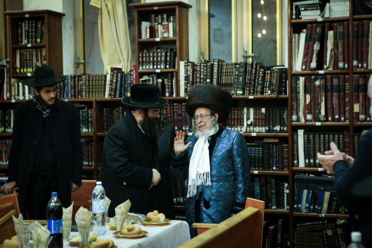 הטישים של האדמו"רים לרגל ט"ו בשבט. צפו