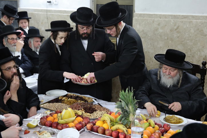 הטישים של האדמו"רים לרגל ט"ו בשבט. צפו