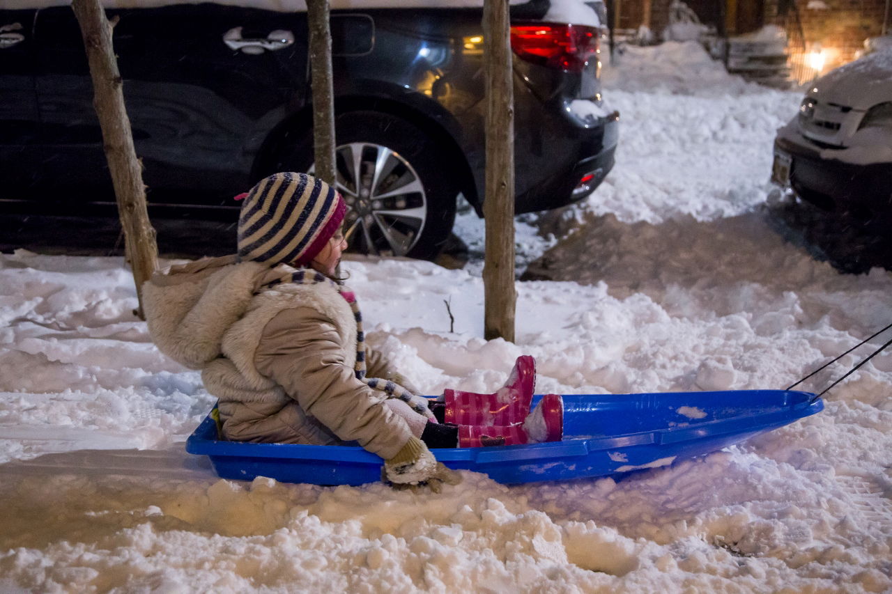 ילדי השכונות החרדיות בניו יורק נהנים מהשלג • תיעוד ענק