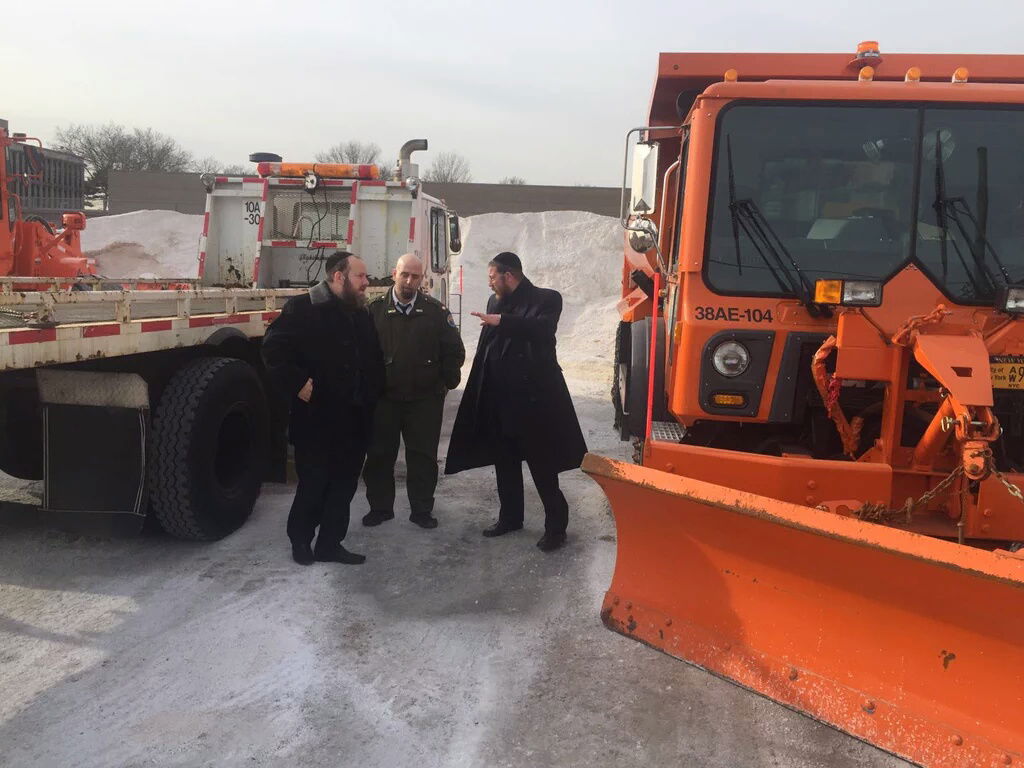 ילדי השכונות החרדיות בניו יורק נהנים מהשלג • תיעוד ענק