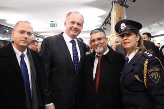 יצחק וקנין, אמש