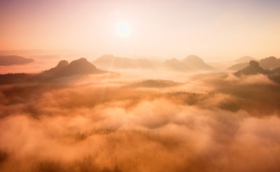 בתוך הערפל / הרב ישראל אסולין