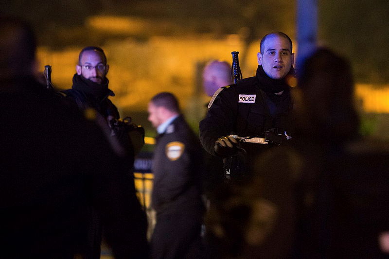 מחבלים התנפלו על יהודים ביציאה מהכותל, שני חשודים נעצרו