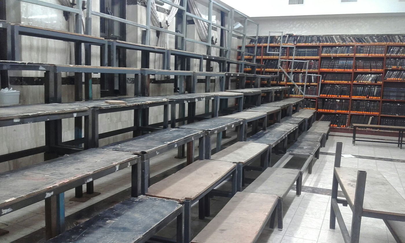 אלפים ליוו את הרבי מסאטמר בדרכו לארץ. צפו