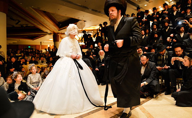 גלריה: מאות בחתונת בן הזקונים של האדמו"ר מסאסוב