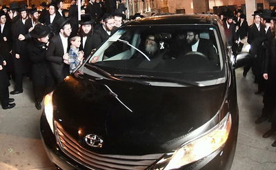 התקבל בתשאול בשדה התעופה: תיעוד ראשון ממסע סאטמר