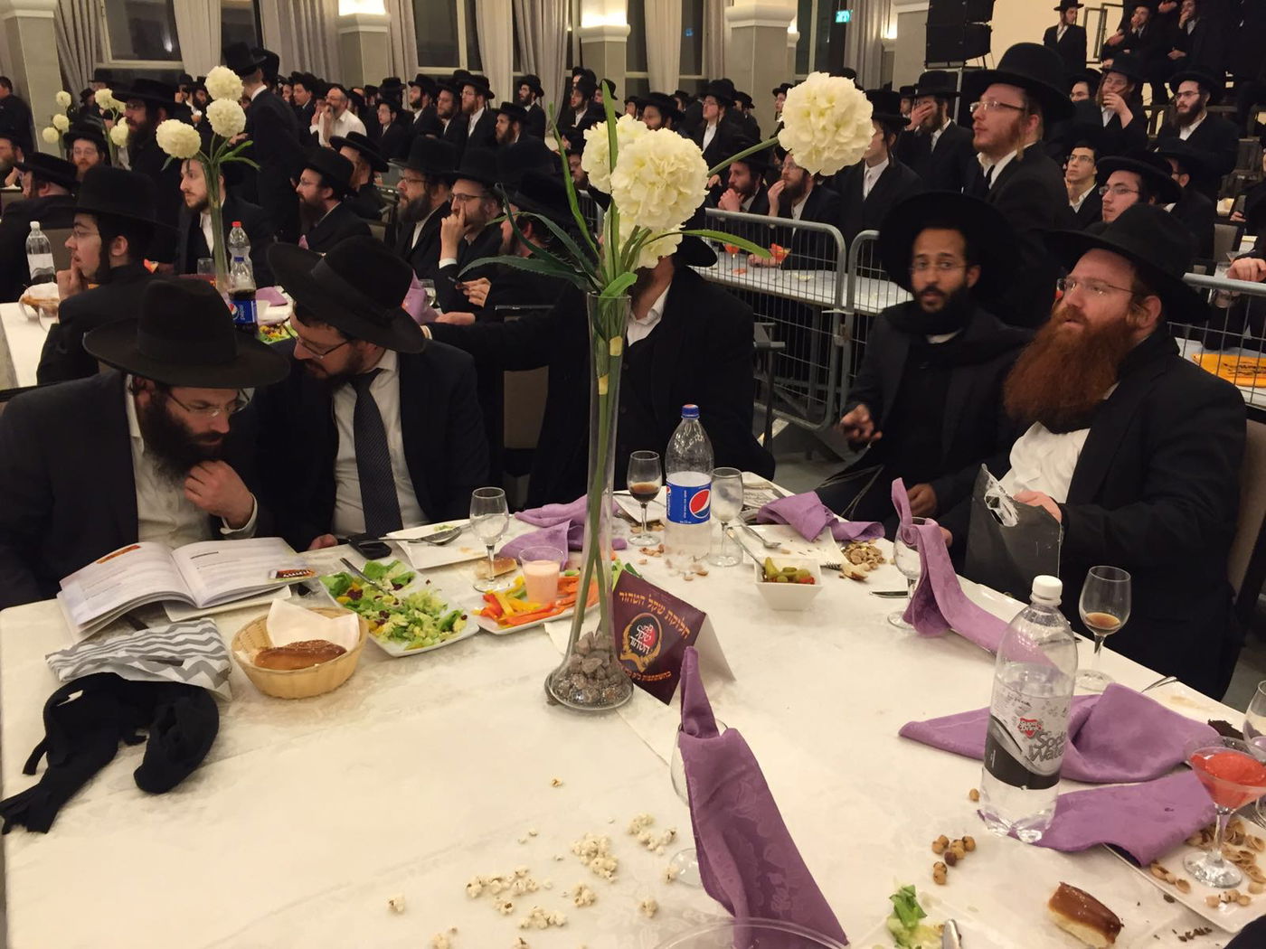 אורחים בטקס חלוקת הכסף של סאטמר: כוכבי קמפיין 'הציידים'