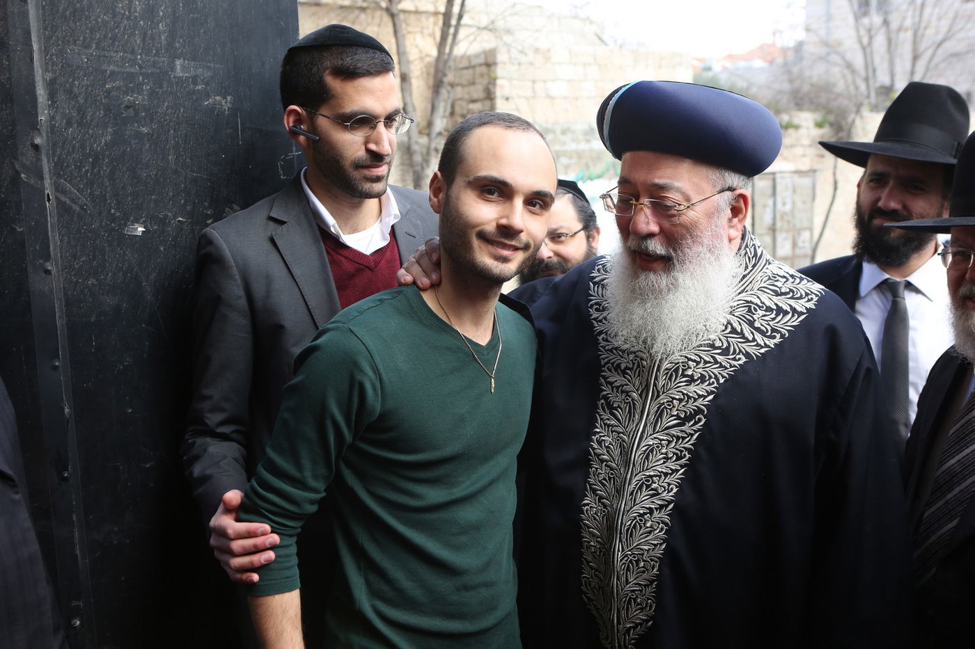 הגר"ש עמאר סייר בחנויות ובעסקים בירושלים • צפו בתיעוד