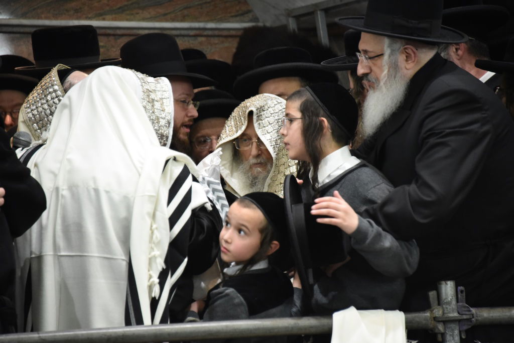 ברית, ריקודים וסעודה: צפו במסע של סאטמר