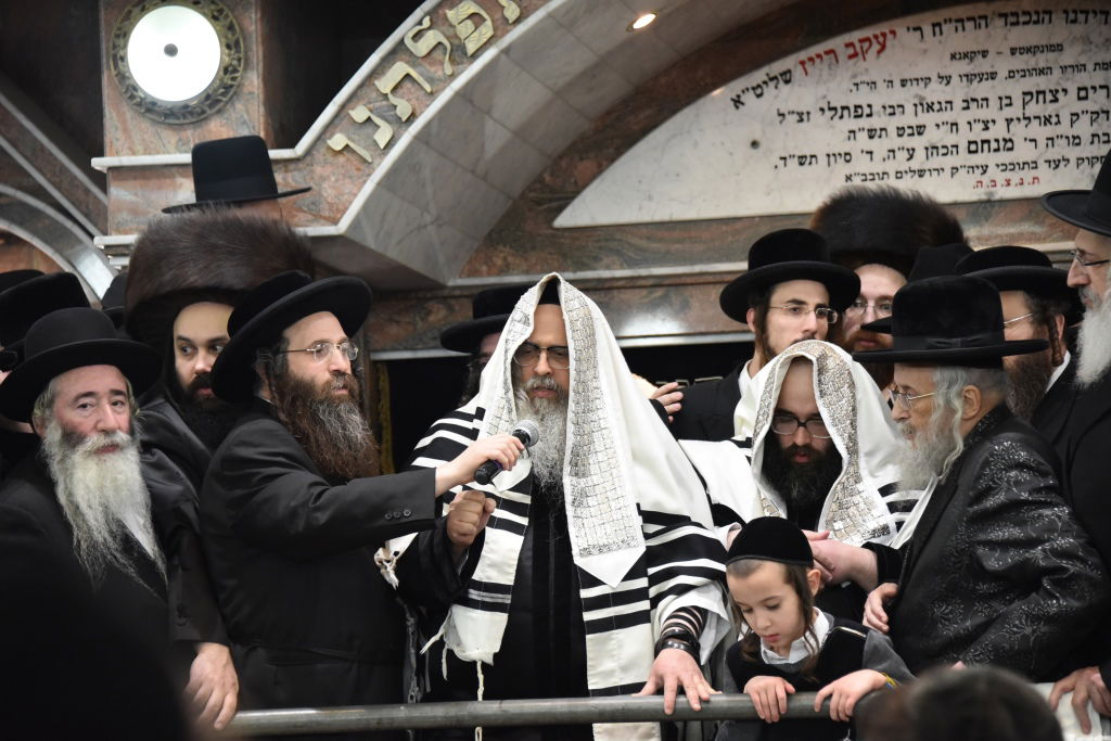 ברית, ריקודים וסעודה: צפו במסע של סאטמר