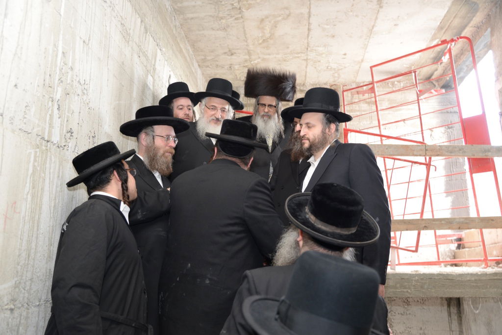 ברית, ריקודים וסעודה: צפו במסע של סאטמר