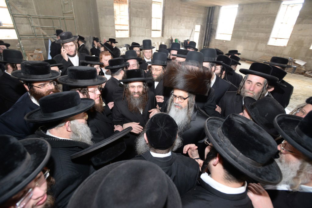 ברית, ריקודים וסעודה: צפו במסע של סאטמר