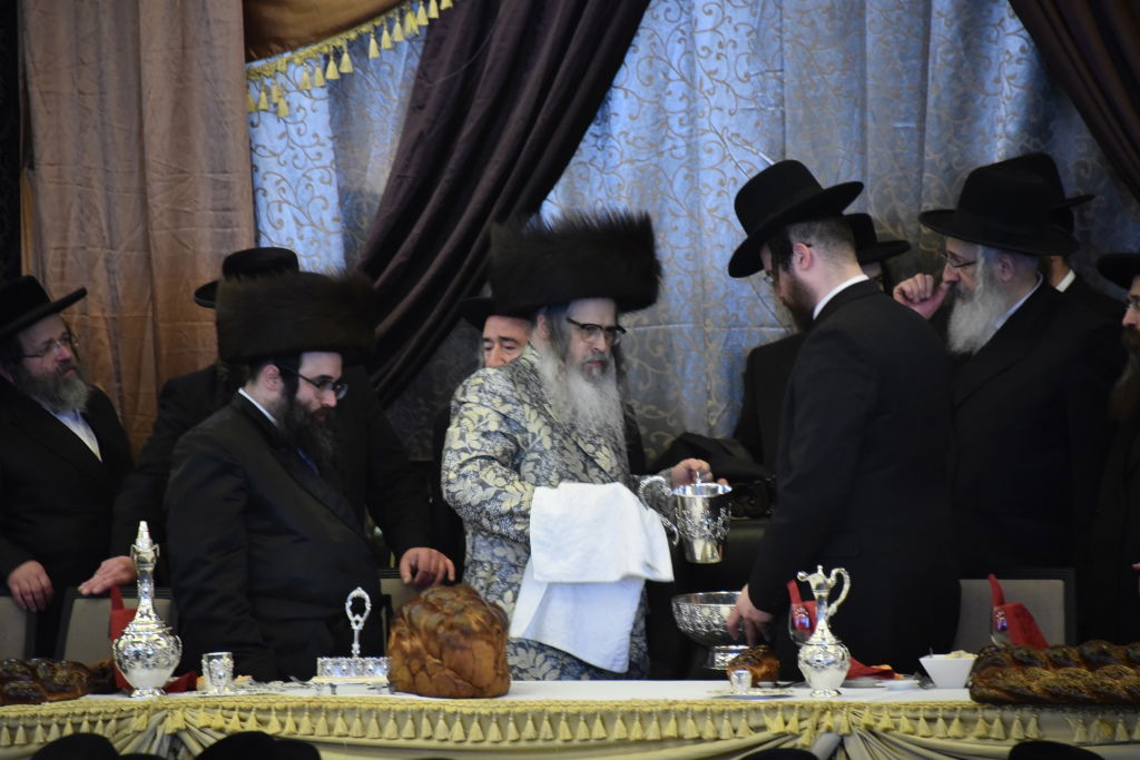 ברית, ריקודים וסעודה: צפו במסע של סאטמר