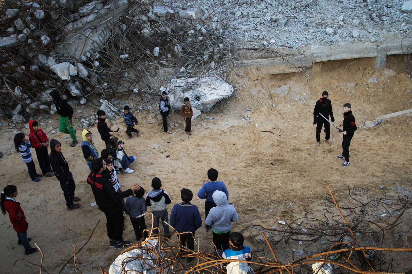 הצגת אומנות לחימה על החורבות בעזה • תמונות