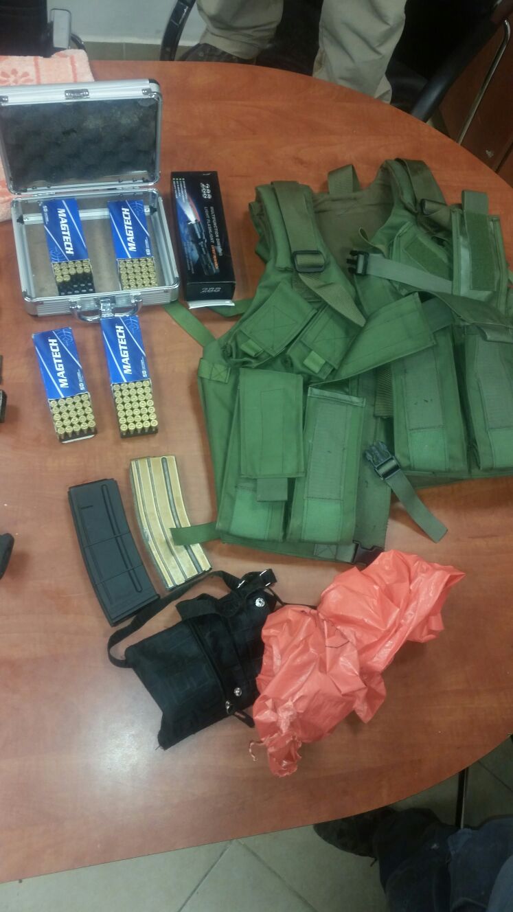 כוחות הביטחון תפסו הלילה: מבוקשים, נשק וכסף מזוייף