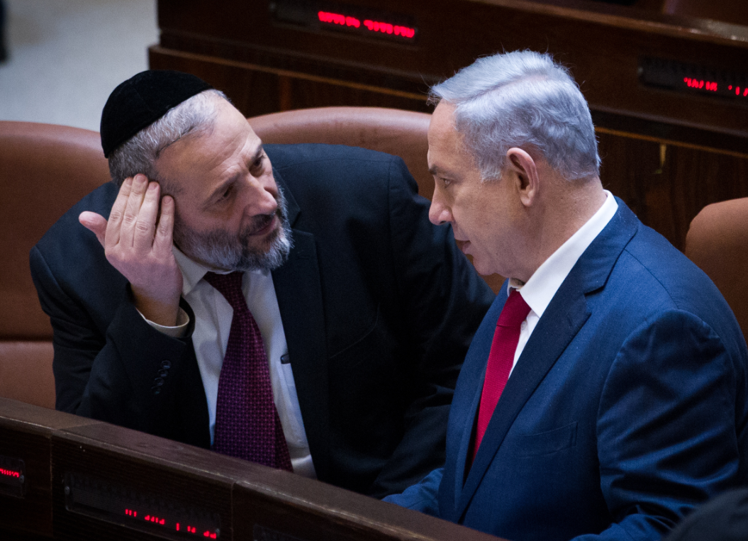 ממתין להבהרות. נתניהו ודרעי במליאת הכנסת