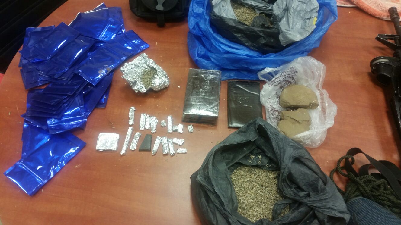 כוחות הביטחון תפסו הלילה: מבוקשים, נשק וכסף מזוייף