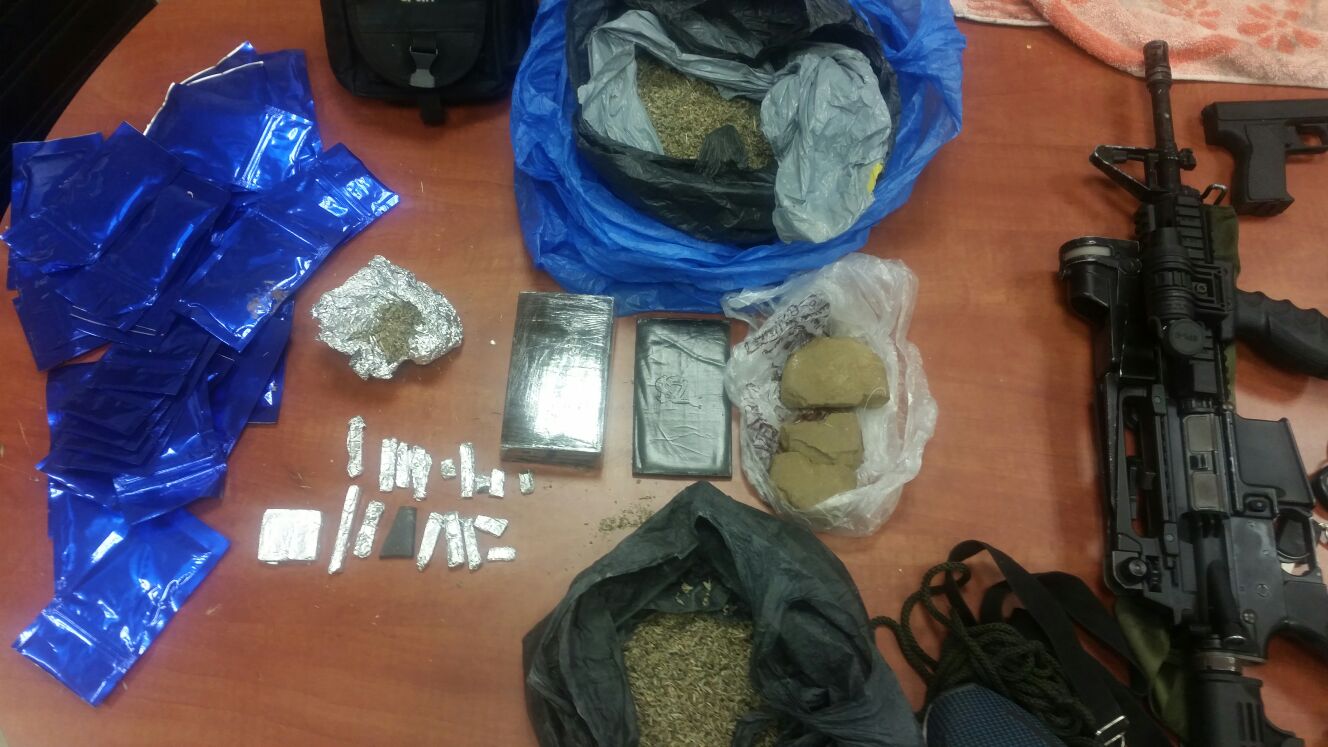 כוחות הביטחון תפסו הלילה: מבוקשים, נשק וכסף מזוייף