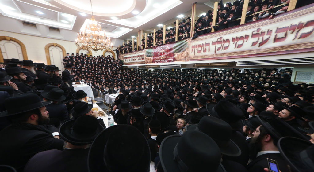 תיעוד מלונדון: הרבי נחת והתקבל על ידי אלפים