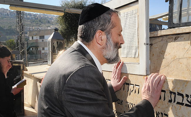 דרעי בסיור בצפון: "בקרוב פנים חדשות לקברי הצדיקים"