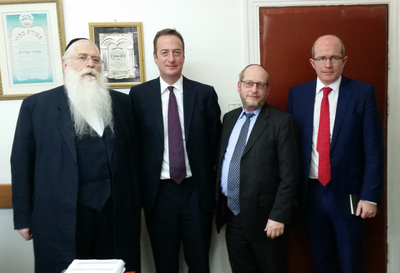 פרוש, דייוויס והשגריר החדש