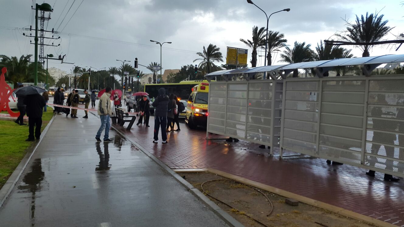 פיגוע דקירה באשקלון: חייל נפצע קל, המחבל נורה ונוטרל