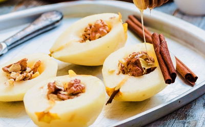 קינוח אגסים ביין לבן עם קינמון - כשר לפסח