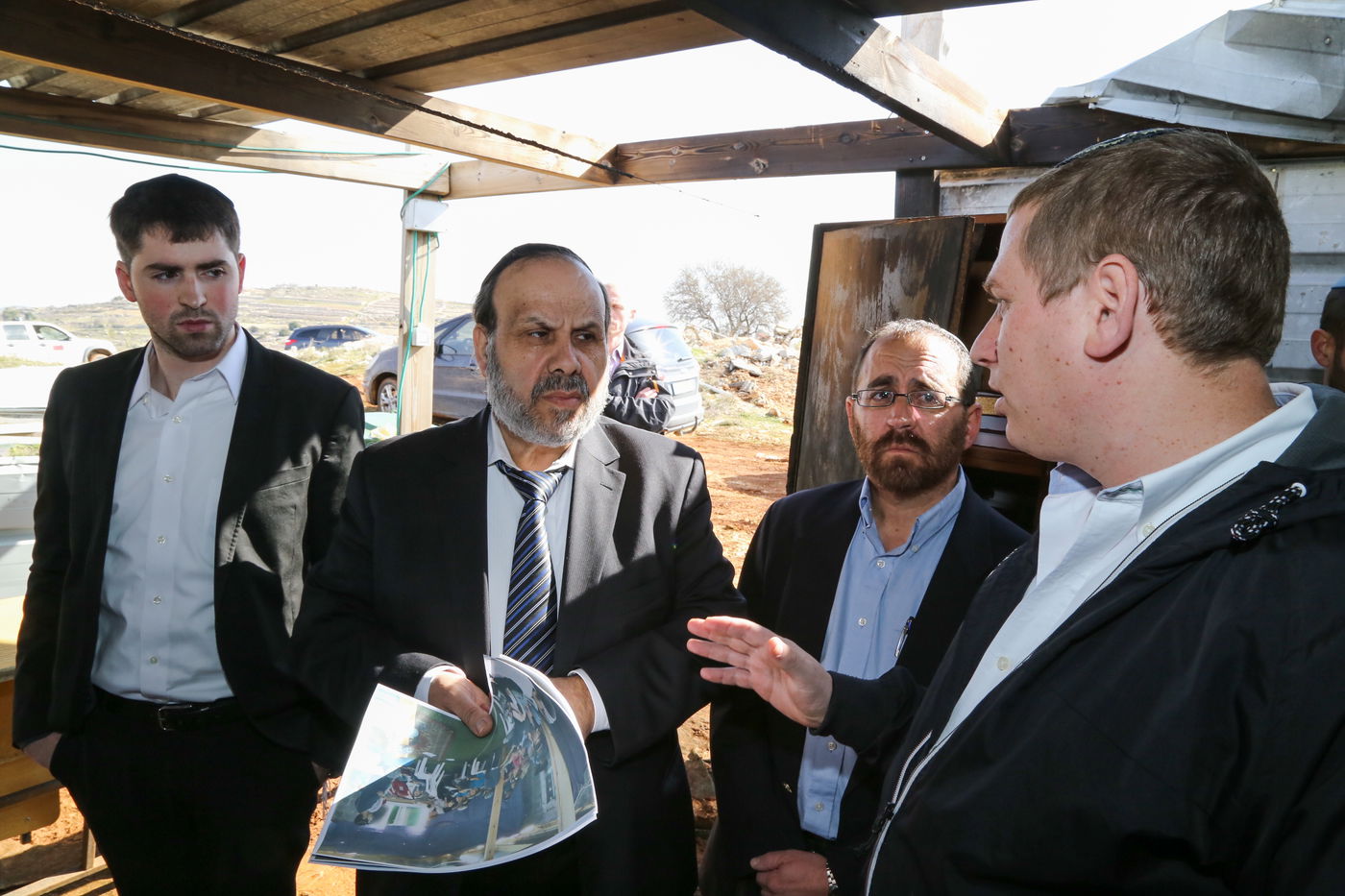 שר הדתות ביקר בבית הכנסת שנשרף בידי מחבלים