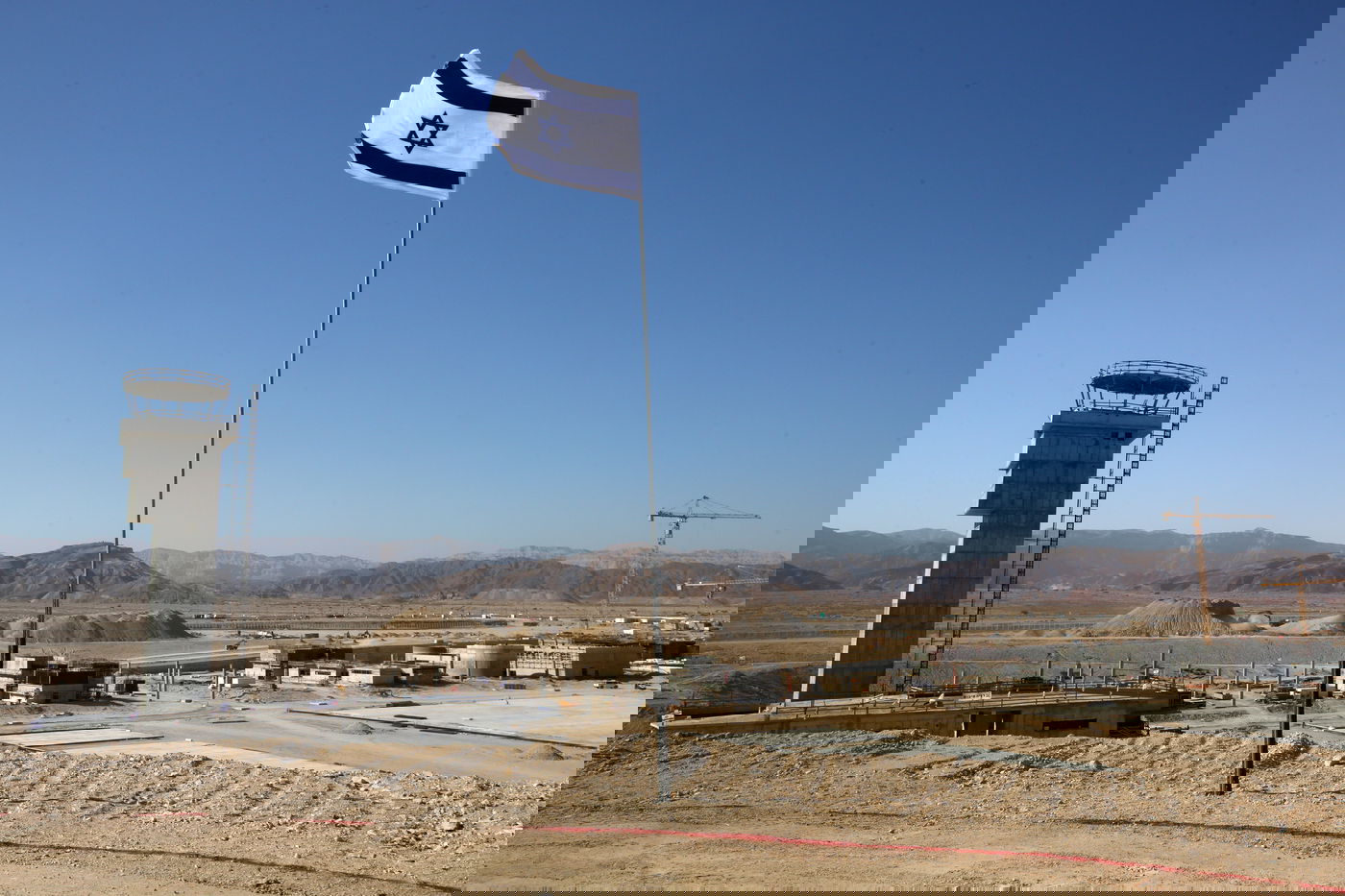 הגדר שתגן על ישראל "מפני חיות הטרף". צפו בתמונות