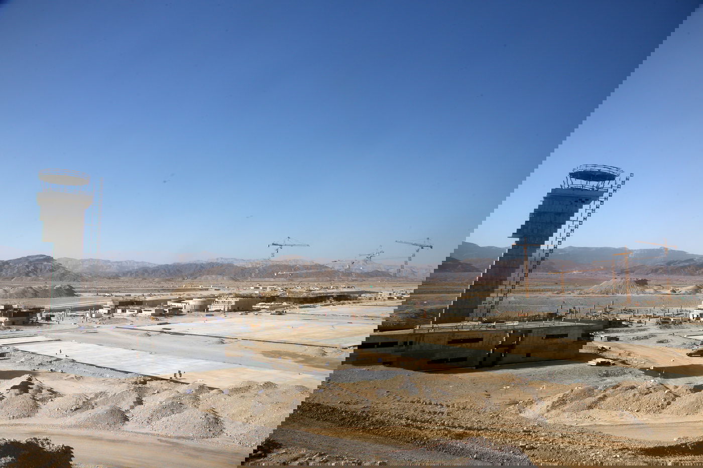 הגדר שתגן על ישראל "מפני חיות הטרף". צפו בתמונות