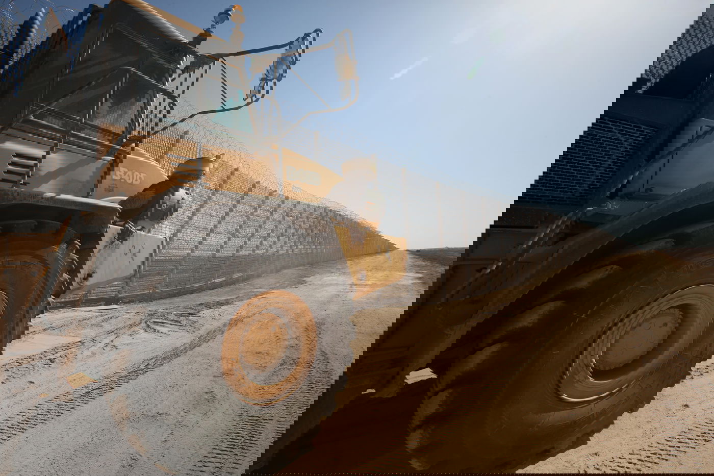 הגדר שתגן על ישראל "מפני חיות הטרף". צפו בתמונות