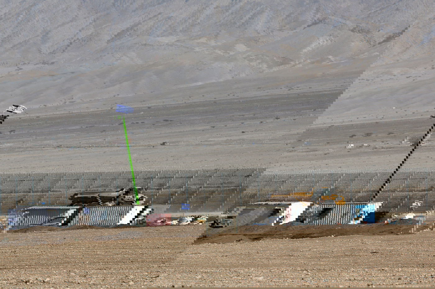 הגדר שתגן על ישראל "מפני חיות הטרף". צפו בתמונות