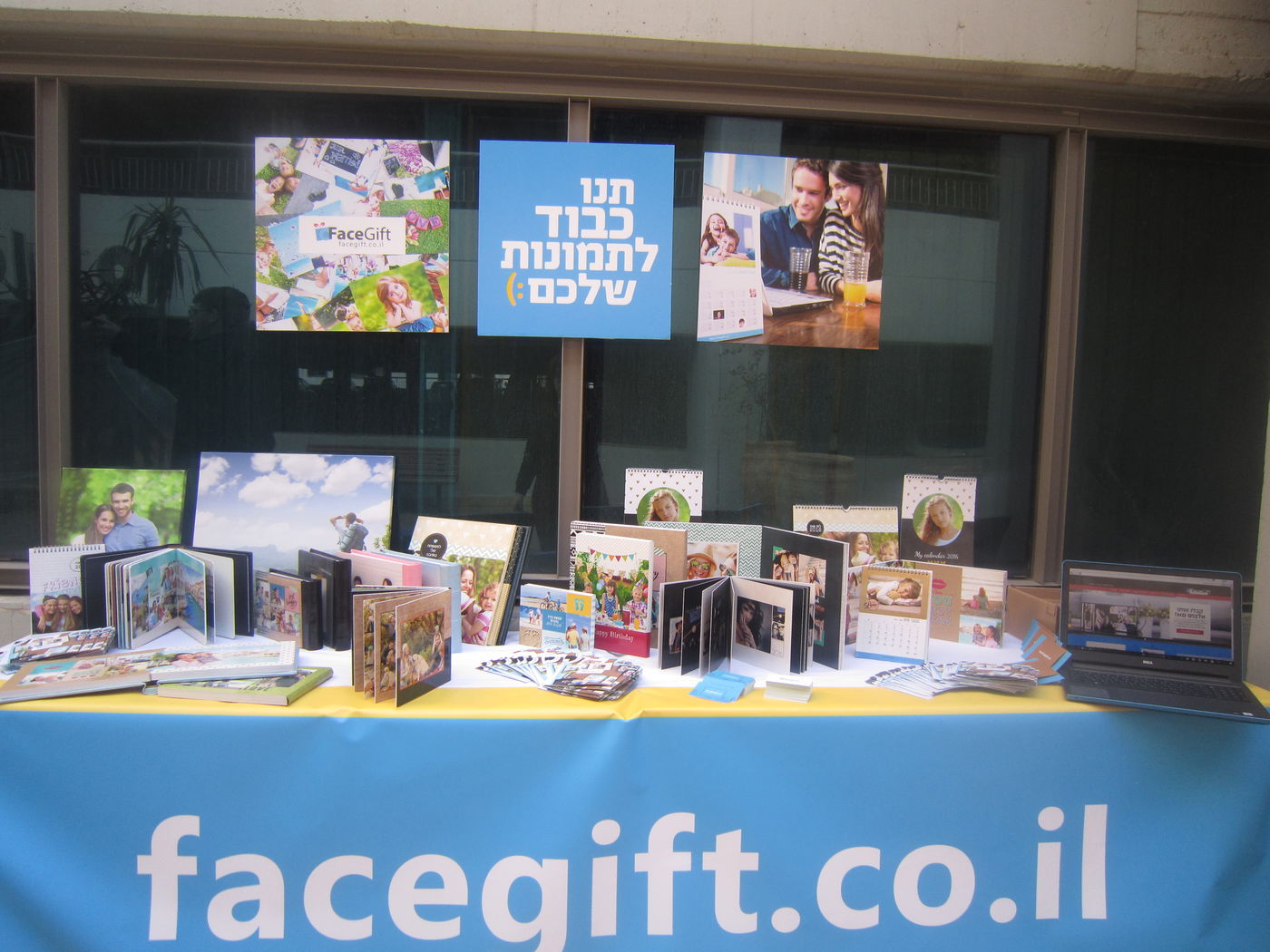 פייסגיפט העניקו אלבום פרימיום במתנה לצלמות חרדיות