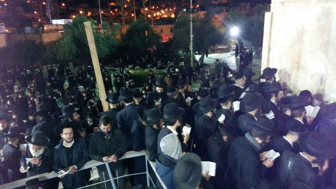 "כמו חיילים": הרב ברלנד ביקש, מאות נהרו למערת המכפלה