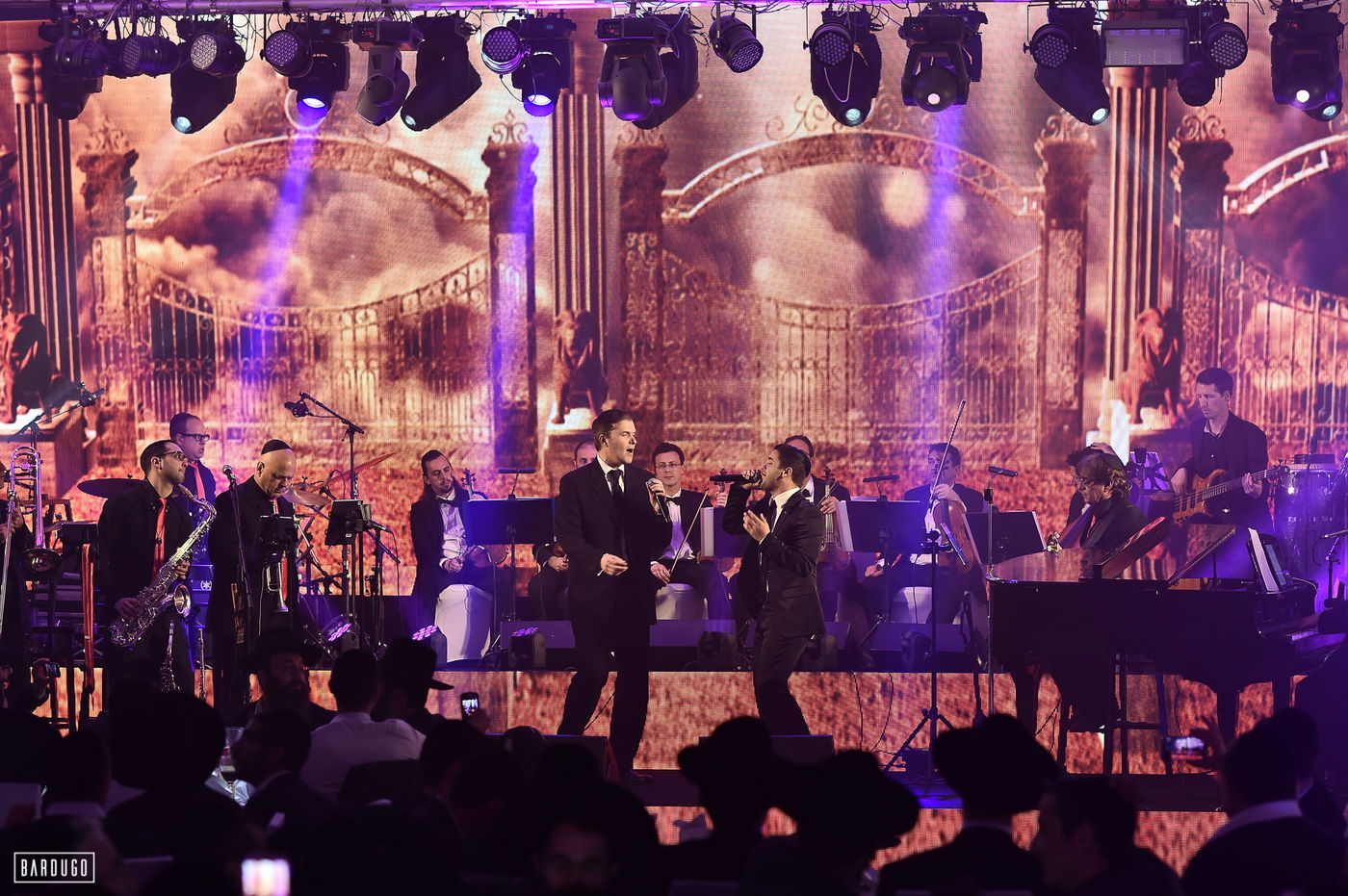 צפו: אוהד מושקוביץ, איציק דדיה ועוזיה צדוק מבצעים את 'מדוע'