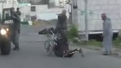 לוחם מג"ב תועד מפיל נכה פלסטיני שניסה לעזור למחבלת