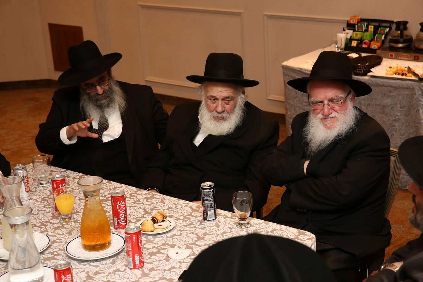 מפשירים את המתיחות: דרעי נועד עם חברי בית דין רבני חב"ד