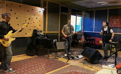 צפו בווידאו: אבישי רוזן בחדר החזרות