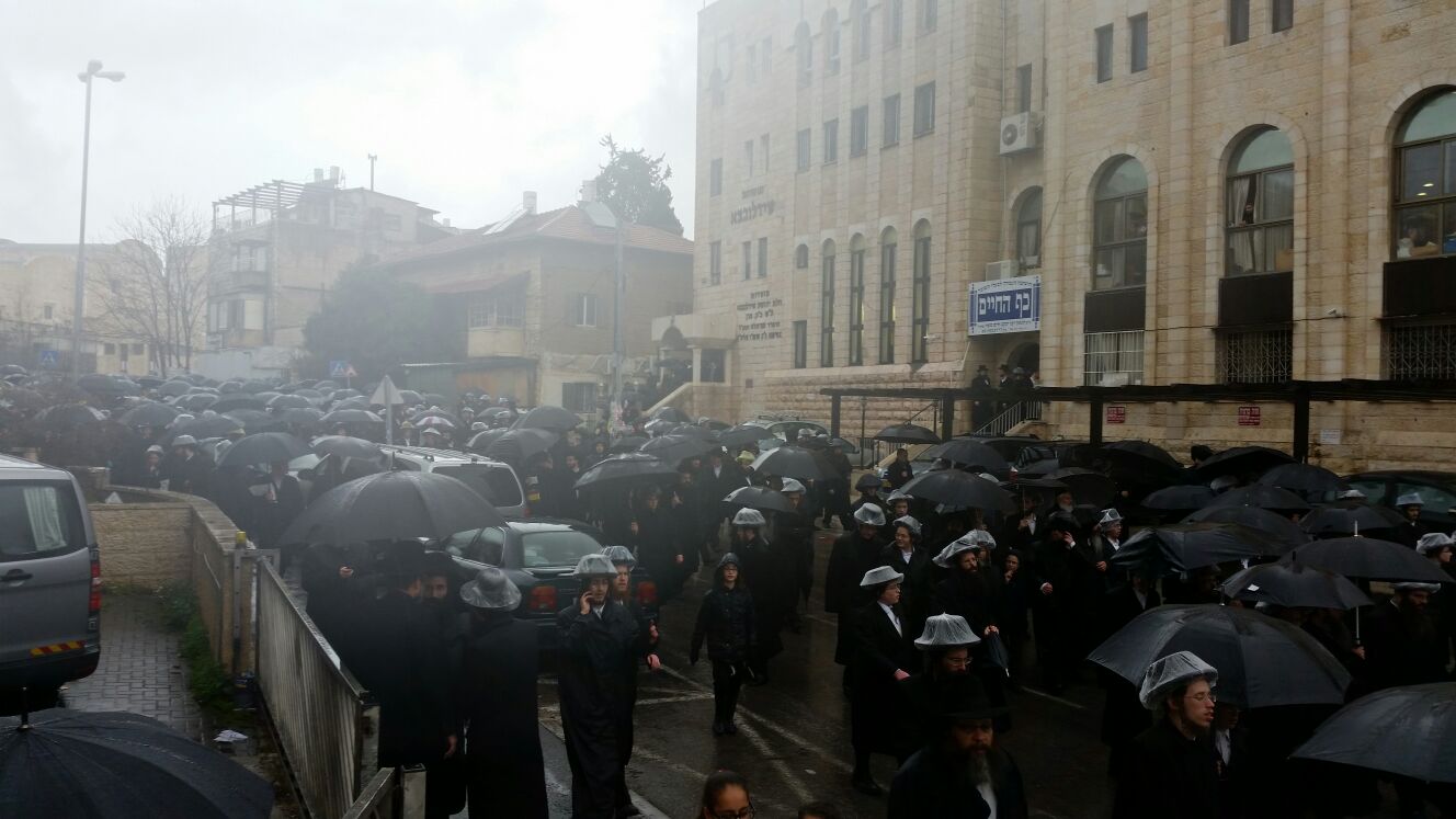 מלווים בגשם