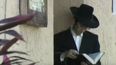 Two Muslim Women Scout Out Florida Synagogues